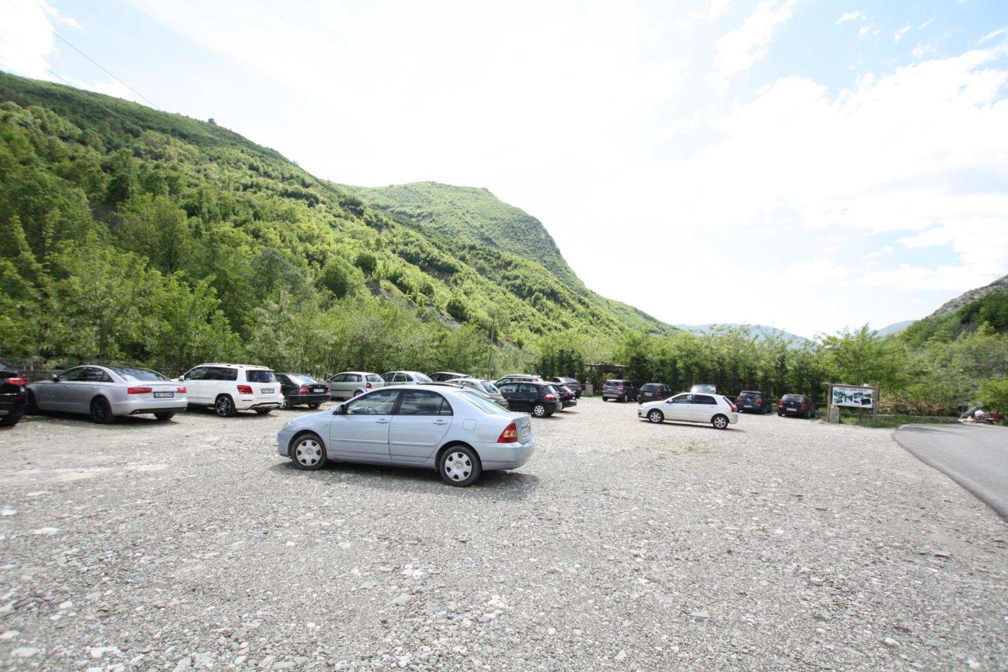 Lugina E Shengjergjit ,Bujtinat Vila Tirana Exterior foto