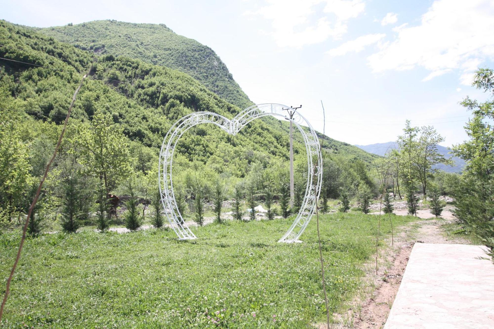 Lugina E Shengjergjit ,Bujtinat Vila Tirana Exterior foto